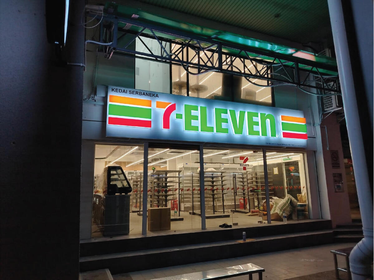 711